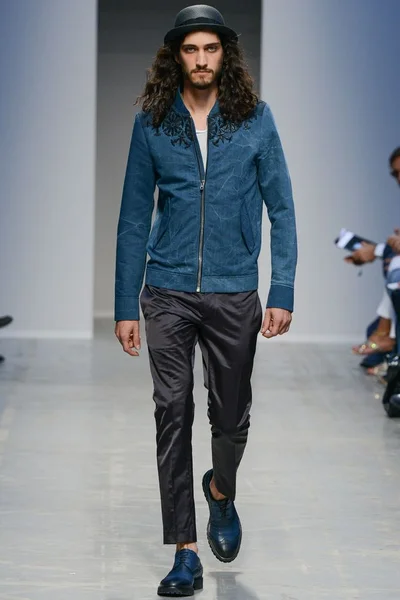 Look 17